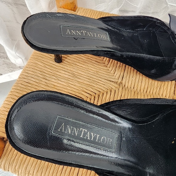 Vtg Ann Taylor Heels 9.5 Witchy Velvet Bow 90s Kitten Heel Gothic Whimsigoth - Picture 7 of 10